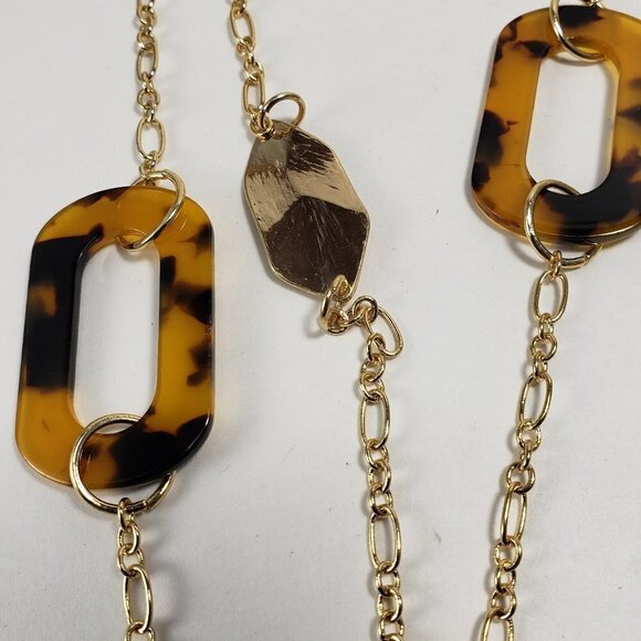 Layered Gold Chain Necklace with Tortoiseshell Links – Women’s Statement Jewelry - Picture 8 of 10